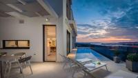 Ein Balkon oder eine Terrasse in der Unterkunft www VillaGoldenHill com