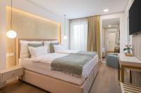 Ein Bett oder Betten in einem Zimmer der Unterkunft www VillaGoldenHill com