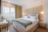 Ein Bett oder Betten in einem Zimmer der Unterkunft www VillaGoldenHill com