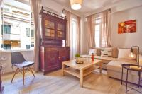A seating area at Mitropolis Old Town Apartment