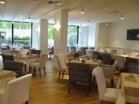 Un restaurant u otro lugar para comer en Best Western Plus Olives City Hotel - Free Pool & Parking
