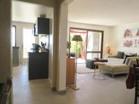 Televízia a/alebo spoločenská miestnosť v ubytovaní Villa pour 8 pers avec piscine et terrasse, La Croix-Valmer - FR-1-726-18