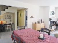 Kuchyňa alebo kuchynka v ubytovaní Villa pour 8 pers avec piscine et terrasse, La Croix-Valmer - FR-1-726-18