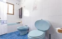 A bathroom at Gorgeous Home In Alhaurin De La Torre