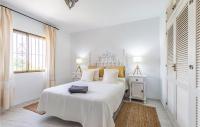 A bed or beds in a room at Gorgeous Home In Alhaurin De La Torre