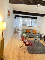 Część wypoczynkowa w obiekcie EGLANTINE 14 APPARTEMENT CENTRE HISTORIQUE DE DINAN