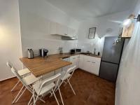 Kuchyňa alebo kuchynka v ubytovaní T3 au coeur de la vieille ville de Porto-Vecchio