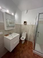 Kúpeľňa v ubytovaní T3 au coeur de la vieille ville de Porto-Vecchio