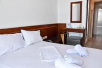 Un ou plusieurs lits dans un h&eacute;bergement de l&#39;&eacute;tablissement Leonidas Hotel