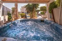 Plán poschodí v ubytovaní Villa moderna con piscina