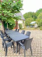 Vonkajšia záhrada v ubytovaní Maison chaleureuse au cœur du perche sarthois