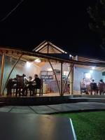 バニュウェダンにあるMenjangan Viewの夜の座席