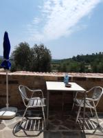 Agriturismo Val di Nappoにあるバルコニーまたはテラス