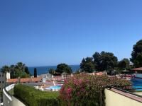Bazén v ubytování Albufeira Garden Beach nebo v jeho okolí