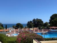 Bazén v ubytování Albufeira Garden Beach nebo v jeho okolí