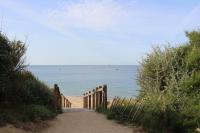a path leading to a beach with a wooden fence at Beau Studio proche front de mer , place de parking, fibre in Saint-Nazaire