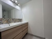 A bathroom at Maison Saint-Pierre-d&#39;Ol&eacute;ron, 4 pi&egrave;ces, 6 personnes - FR-1-246A-215
