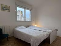 A bed or beds in a room at Maison Saint-Pierre-d&#39;Ol&eacute;ron, 4 pi&egrave;ces, 6 personnes - FR-1-246A-215