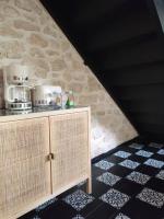 a kitchen with a counter and a tiled floor at Uzès médiévale l&#39;écrin d&#39;Amalia in Uzès