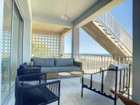 Balkón alebo terasa v ubytovaní Appartement F4 avec Terrasse, 3 Chambres, Parking - Sur la Plage - FR-1-715-57