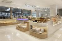 un restaurante con un mostrador con mucha comida en Gamalan Star Hotel, en Jiaoxi