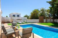 Bazén v ubytování Napa Bay View Villa 7 nebo v jeho okolí