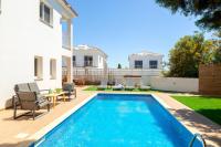 Bazén v ubytování Napa Bay View Villa 7 nebo v jeho okolí