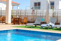 Bazén v ubytování Napa Bay View Villa 7 nebo v jeho okolí
