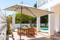 Bazén v ubytování Napa Bay View Villa 7 nebo v jeho okolí