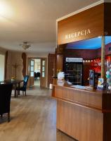 a bar at a restaurant with a counter at Zajazd u Basi in Otyń