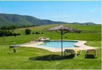Basen w obiekcie Villa de charme à Saint-Maime avec piscine privée lub w pobliżu