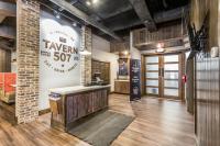 una hall con un cartello di taverna sul muro di EverSpring Inn and Suites a Marshall