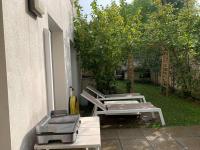 Vonkajšia záhrada v ubytovaní Appartement très calme avec jardin plein sud
