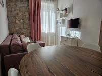 Televízia a/alebo spoločenská miestnosť v ubytovaní Heritage Stone Wall