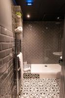 Un baño de The Bridge