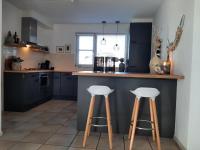 Kuchyň nebo kuchyňský kout v ubytování Beach Villa Makkum met sauna