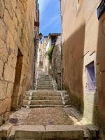 an alley with steep stairs in an old town at Le relais appartement aux charmes authentiques WIFI in Périgueux