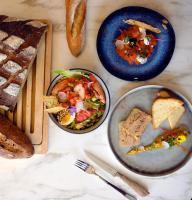 Đồ ăn tại/gần căn hộ