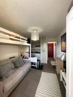 Telewizja i/lub zestaw kina domowego w obiekcie Studio avec Clim, Parking et Balcon - 3 personnes