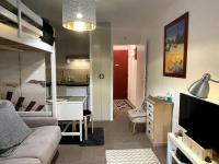 Telewizja i/lub zestaw kina domowego w obiekcie Studio avec Clim, Parking et Balcon - 3 personnes