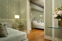 Posteľ alebo postele v izbe v ubytovaní San Firenze Suites & Spa