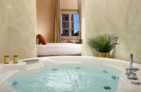 Posteľ alebo postele v izbe v ubytovaní San Firenze Suites & Spa