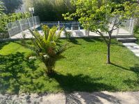 Ogród w obiekcie Villa climatisé avec piscine et jacuzzi
