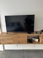 Telewizja i/lub zestaw kina domowego w obiekcie Blu'in - Mérignies