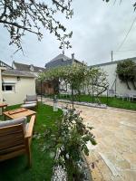 Vonkajšia záhrada v ubytovaní Charmante Maison centre deauville