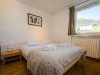 Posteľ alebo postele v izbe v ubytovaní Appartement calme au centre avec terrasse, WiFi, parking - FR-1-343-198