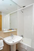 Łazienka w obiekcie AS Hoteles Altube
