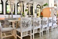 A restaurant or other place to eat at Family Hotel Apolonia