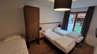 Łóżko lub łóżka w pokoju w obiekcie T3 rez-de-jardin avec fitness, sauna et tennis - village et ski à pied