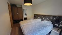 Łóżko lub łóżka w pokoju w obiekcie T3 rez-de-jardin avec fitness, sauna et tennis - village et ski à pied